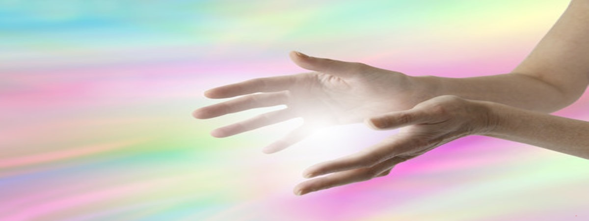Activando el palmochakra para poder transmitir energ&iacute;a a terceras personas a trav&eacute;s de las manos y la creaci&oacute;n del cuerpo solar